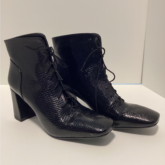 Black ankle boots by Zata Selection with a 2.5" heel-women’s size 8 - Picture 2 of 7